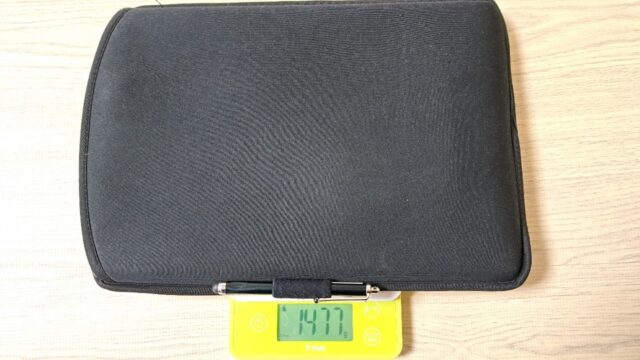 タブレット端末の重さ約1.5キログラム